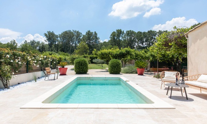 Velleron House | Country house in the heart of Provence with private pool and fenced garden