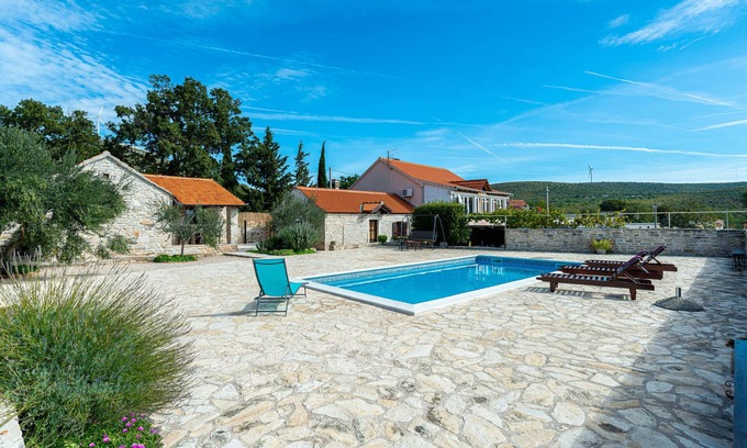 Benkovac House | Country House Irena with pool