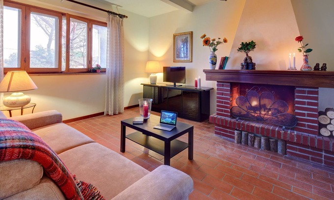 Latignano Apartment | Country house with enclosed garden 280 sqm