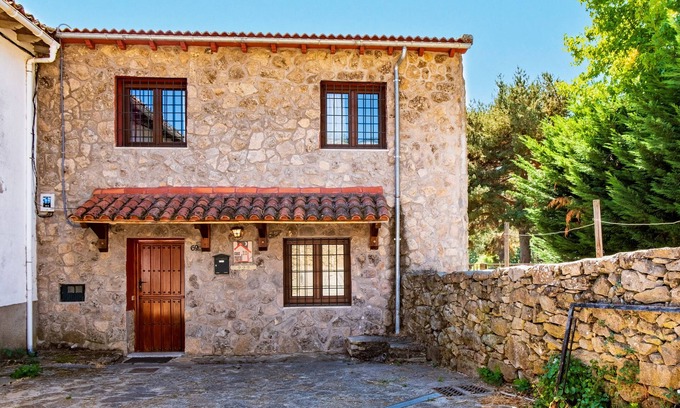 Solana de Avila House | Country House 'La Covacha' with Mountain View, Private Garden and Wi-Fi