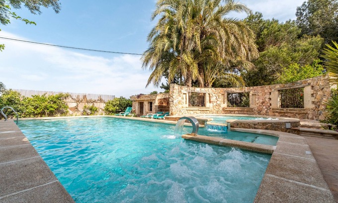 Catral House | Country House 'La Carrasca' with Private Pool, Private Terrace and Wi-Fi