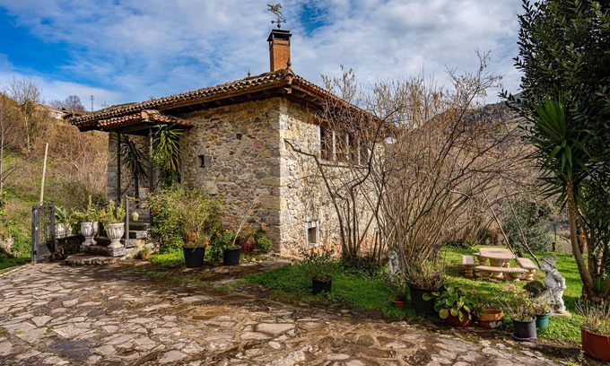 Santo Adriano House | Country House 'La Casa De La Torre' with Mountain View, Private Terrace and Wi-Fi