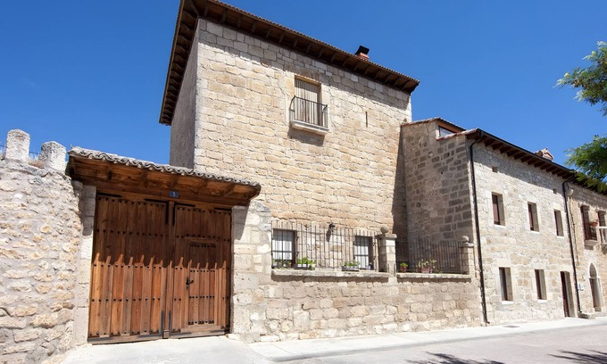 Vizmalo House | Country House 'La Casa Vieja De Vizmalo' with Mountain View, Private Terrace and Wi-Fi