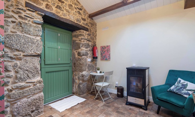 Catasol House | Country House 'La Caseta De Laura' with Shared Garden and Wi-Fi
