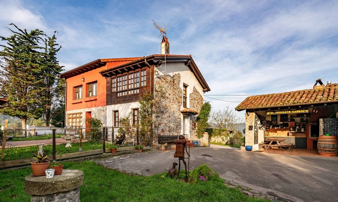 Tornon House | Country House 'La Casina Del Fresnu' with Shared Garden, Balcony and Wi-Fi