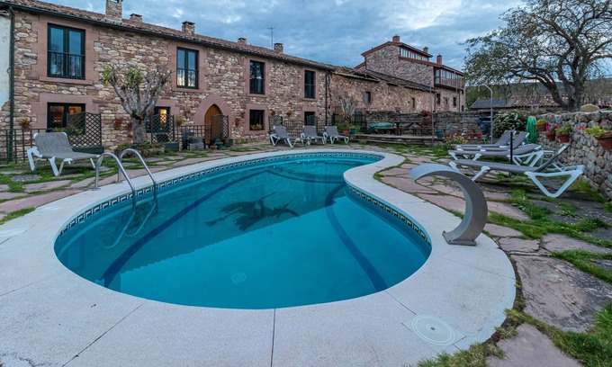 Barrio House | Country House 'La Casona De Barrio' with Mountain View, Private Pool and Wi-Fi