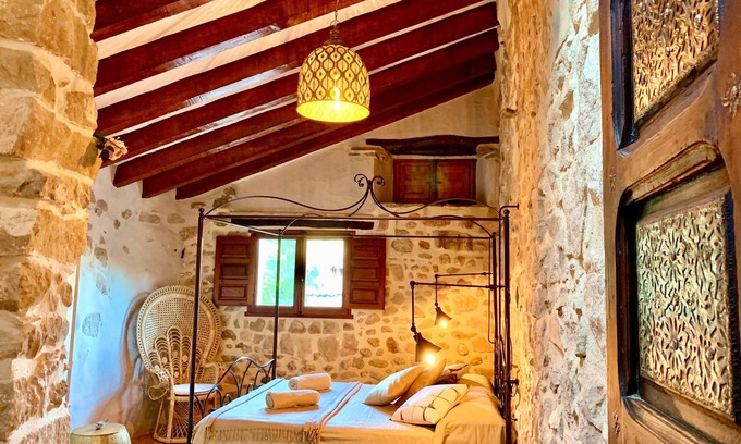 Olba House | Country House 'La Casuca' with Mountain View, Private Terrace and Wi-Fi