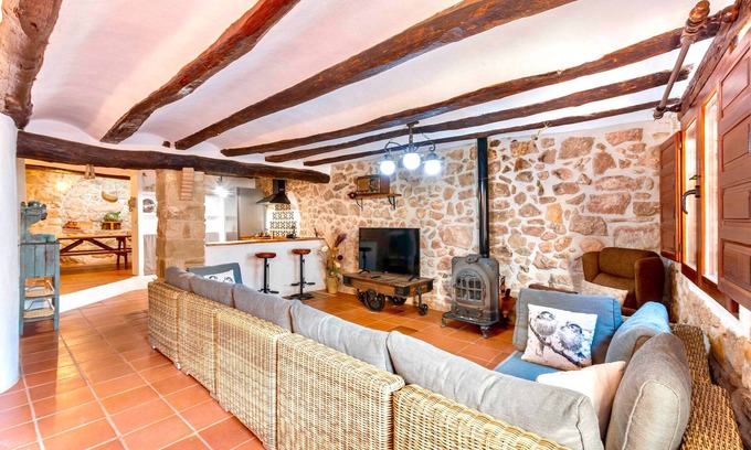Olba House | Country House 'La Casuna' with Mountain View, Private Terrace and Wi-Fi