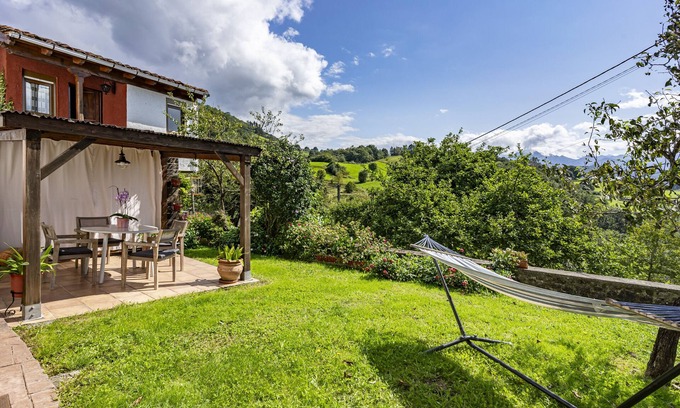 Llenin House | Country House 'La Casita De Heidi' with Mountain View, Private Terrace and Wi-Fi