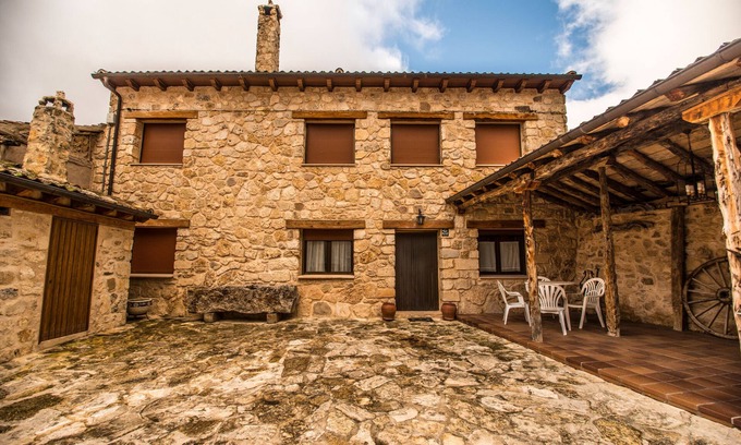 Duruelo House | Country House 'La Escondida' with Private Terrace and Wi-Fi