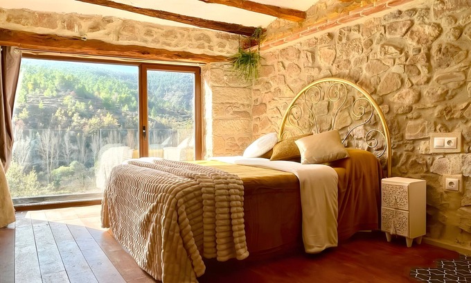 Olba House | Country House 'La Pequeña Cantonesa' with Mountain View, Balcony and Air Conditioning
