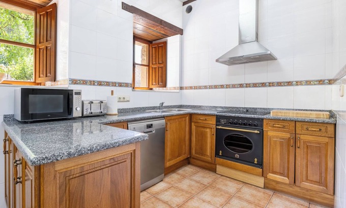 Perrozo House | Country House 'La Torre De Perrozo' with Mountain View, Private Garden and Balcony