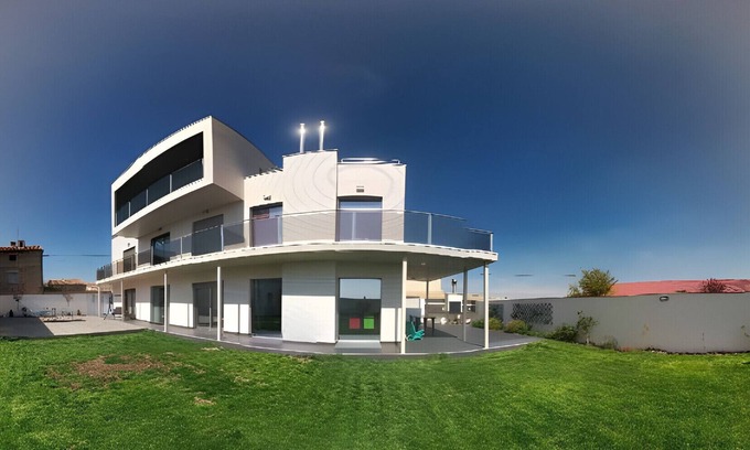 Tornos House | Country House 'Laberinto' with Private Terrace, Private Garden and Wi-Fi