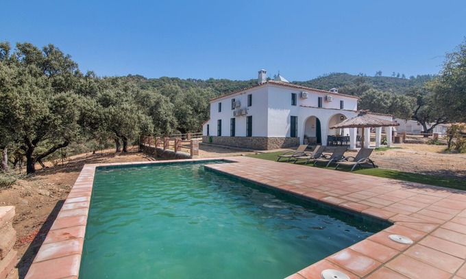 La Nava House | Country House 'Las Cabrillas La Nava' with Mountain View, Private Pool and Air Conditioning