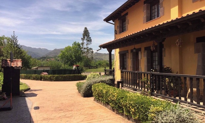 Celis House | Country House 'Los Avellanos Casa 1' with Mountain View, Private Terrace and Private Garden