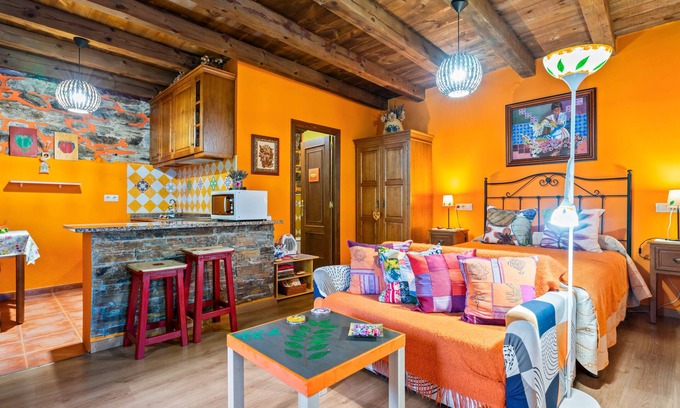 Vilaframil House | Country House 'Loureiro' with Mountain Views, Shared Terrace and Wi-Fi