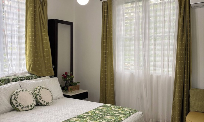 Guzman Abajo House | Country House minute's drive away from everything!