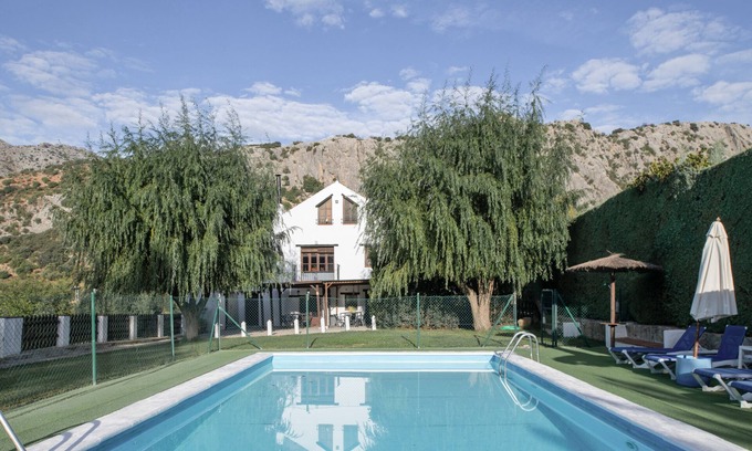 Benaojan Villa | Country House 'Monte Las Viñas' with Mountain View, Private Pool and Wi-Fi