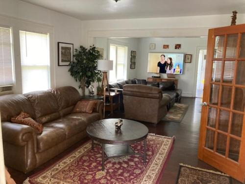 Independence House | - Country House on 1 Acre 4 Beds Great for Events or a quiet weekend!
