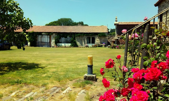 Chantada House | Country House 'Portomeñe' with Mountain View, Private Garden and Wi-Fi