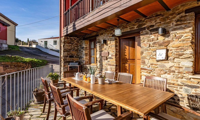 Aronces House | Country House 'Quintana' with Mountain View, Private Terrace and Wi-Fi