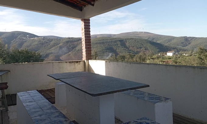 Gois Villa | Country House 'Refúgio Da Montanha' with Mountain View, Private Terrace and Private Garden