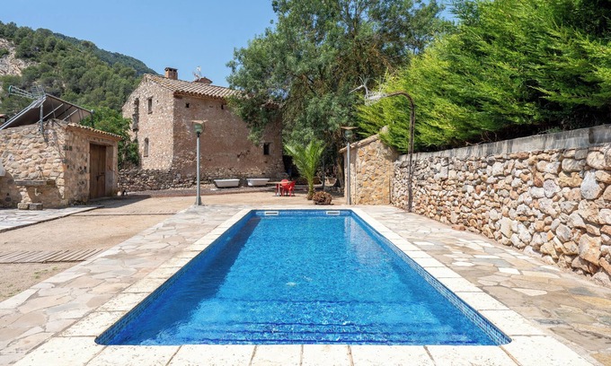 Montblanc House | Country House 'Serra De Prades' with Mountain View, Shared Pool and Wi-Fi