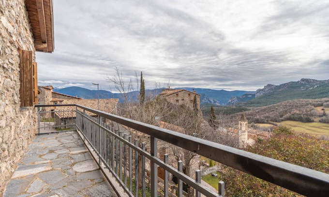Montcortes House | Country House 'Sisquet' with Mountain View, Private Terrace and Wi-Fi