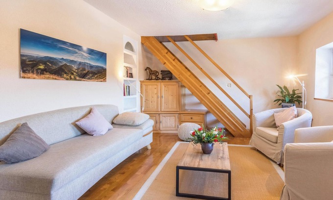 Siegsdorf Cottage | Country House 'Uriges Landhäuschen' with Private Garden, Terrace, and Wi-Fi