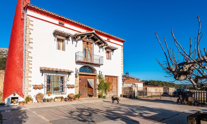 Cati House | Country House 'Vell' with Mountain View, Private Garden and Wi-Fi
