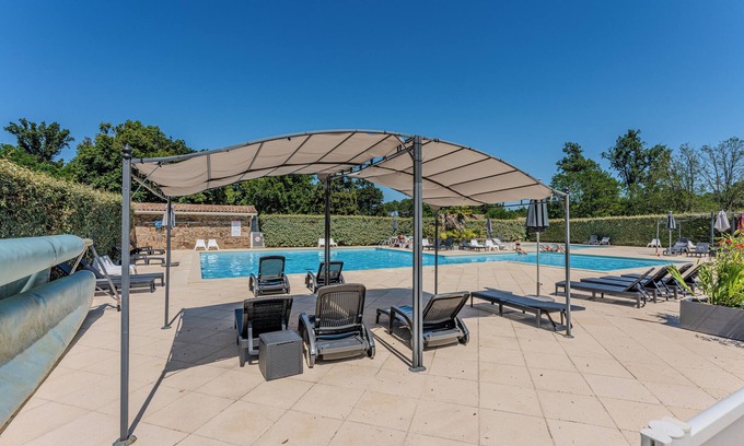 Salles Villa | Country House 'Villa De Rêve Dans Un Parc Magique' with Private Terrace, Private Garden and Wi-Fi