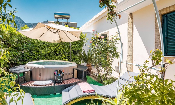 Salakos House | Country House 'Villa Di Lucia' with Mountain View, Wi-Fi and Air Conditioning
