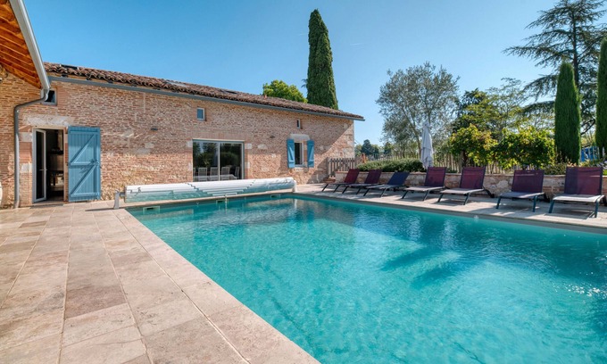 Faudoas Villa | Country House 'Villa Virginie Gite 1' with Private Pool, Wi-Fi and Air Conditioning