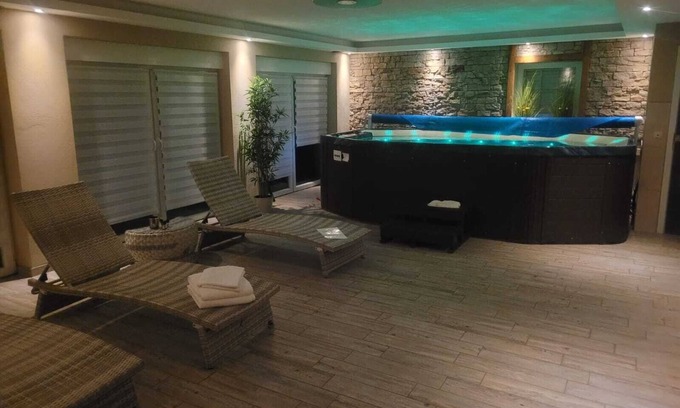 Weinsheim House | Country house villa Weinsheim, up to 20 pers. - wellness, sauna, whirlpool, Eifel/Prüm