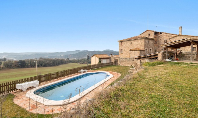 Olvan House | Country House 'Volta De Ferreres' with Mountain View, Shared Pool and Wi-Fi