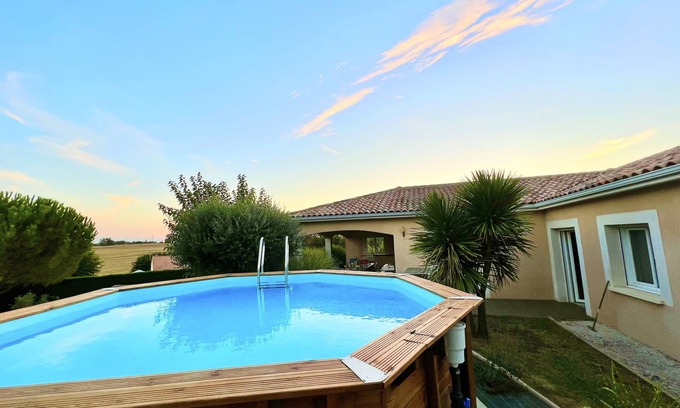 Laroque-Timbaut House | Country house with swimming pool