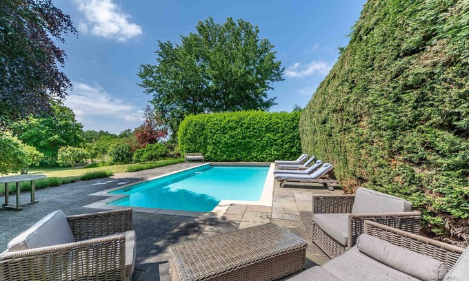 Aldingbourne House | Country house with swimming pool near Goodwood