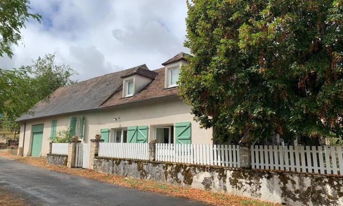 Carlucet House | Country house with large enclosed garden for 8 people, Rocamadour 12km away,