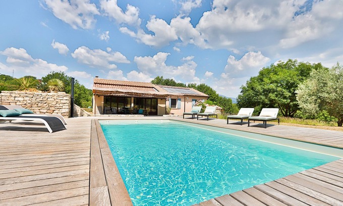 Apt House | COUNTRY HOUSE WITH PRIVATE HEATED POOL IN LUBERON