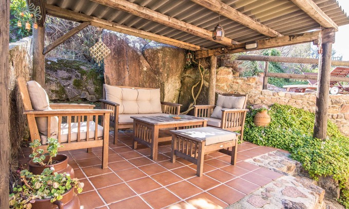 O Pindo Cottage | Country house with terraces and sea views only 50 meters from the beach.