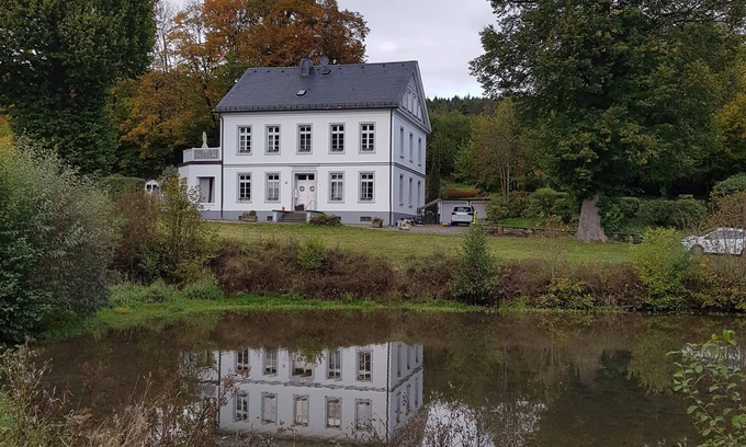 Halver Villa | Country idyll, child-friendly, minipigs, ponies, up to 14 people