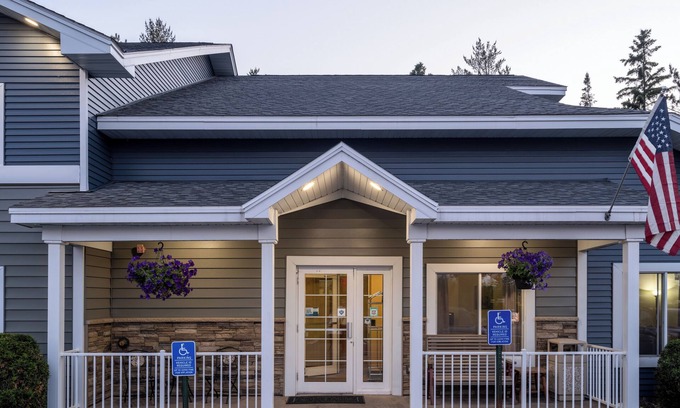 Two Harbors Hotel | Country Inn of Two Harbors