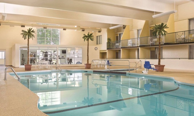 Fergus Falls Hotel | Country Inn & Suites by Radisson, Fergus Falls, MN