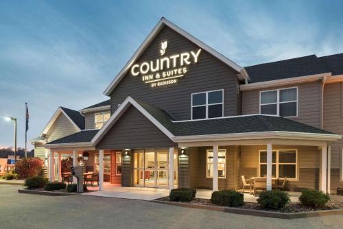 Platteville Hotel | Country Inn & Suites by Radisson, Platteville, WI