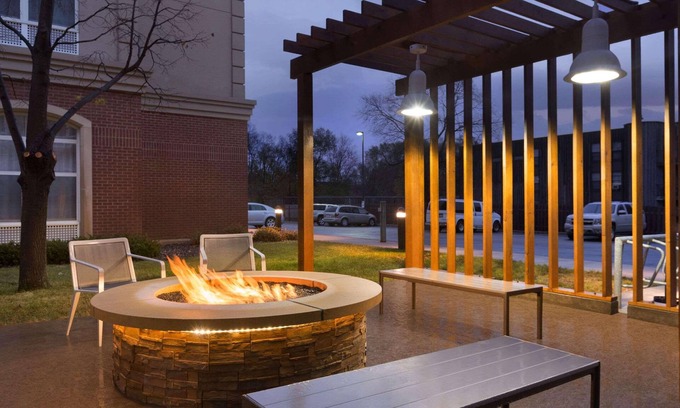 South Loop Hotel | Country Inn & Suites by Radisson, Bloomington at Mall of America, MN