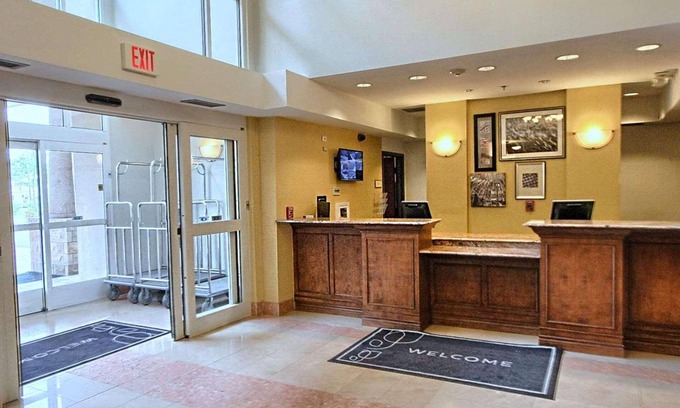 Dearborn Hotel | Country Inn & Suites by Radisson, Dearborn, MI
