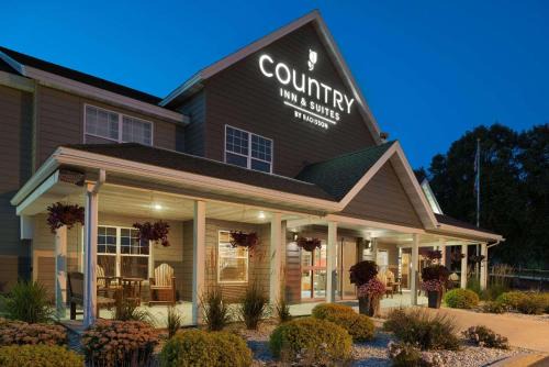 Decorah Hotel | Country Inn & Suites by Radisson, Decorah, IA
