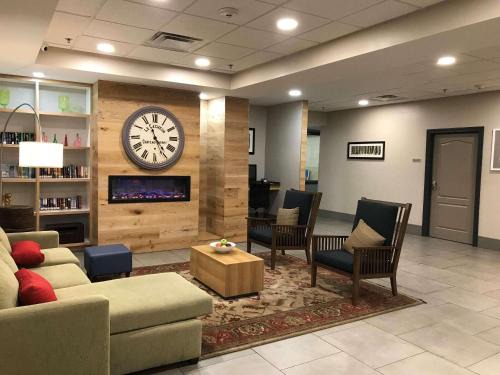 Emporia Hotel | Country Inn & Suites by Radisson, Emporia, VA