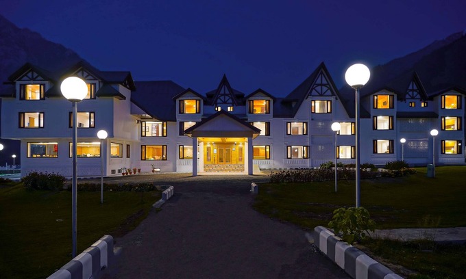 Sonamarg Hotel | Country Inn & Suites by Radisson, Sonamarg