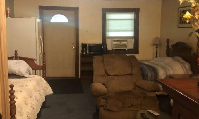 Williamstown House | Country Inn with 90 ft porch